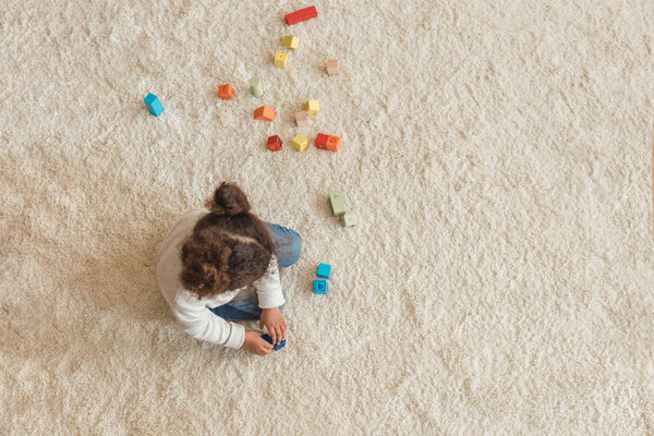 girl playing with cubes