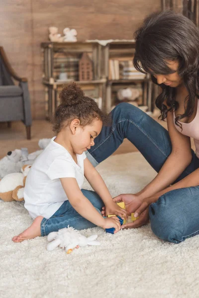 Kid girl playing with mother at home — Stock Photo, Image