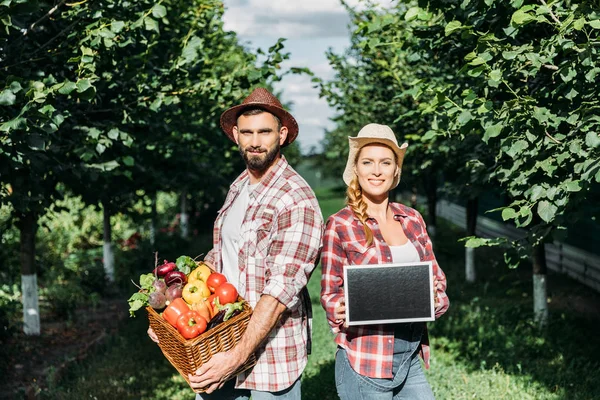 Farmers with harvest and chalkboard — Stock Photo, Image