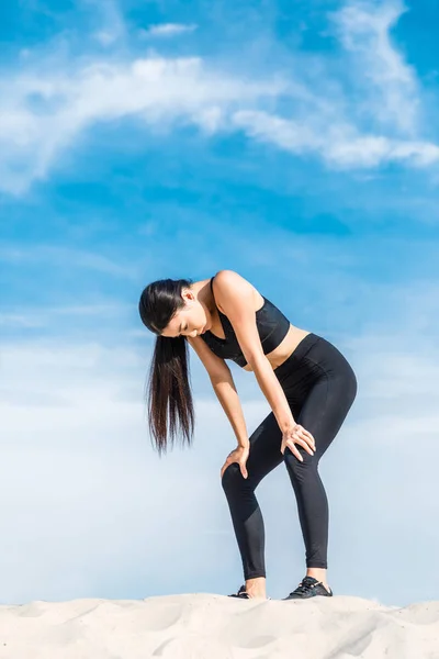 Exhausted sportswoman against sky — Stock Photo, Image