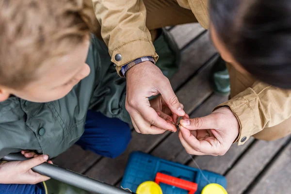 Father and son fishing together — Stock Photo, Image