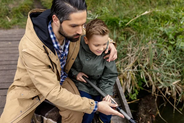 Father and son fishing with rod — Stock Photo, Image