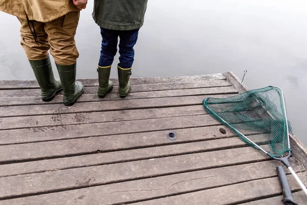 Padre e figlio pesca insieme — Foto Stock