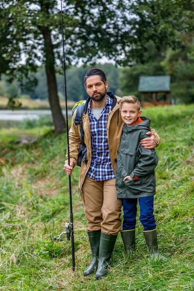 Father and son with fishing rod — Free Stock Photo