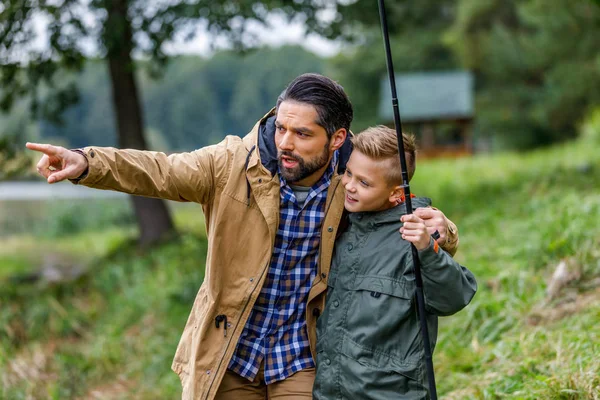 Father and son spending time together — Stock Photo, Image