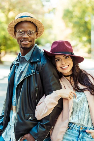 Girlfriend hugging her boyfriend on street — Stock Photo, Image