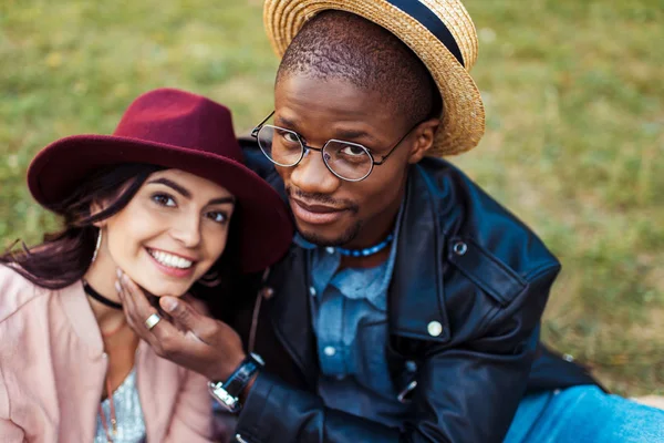 Boyfriend hugging girlfriend at picnic — Free Stock Photo