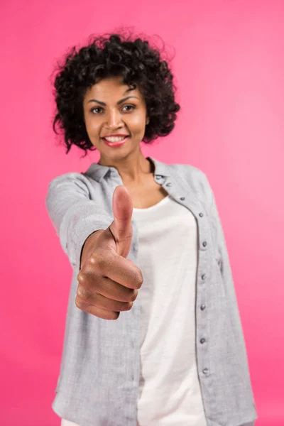 Woman showing thumb up — Free Stock Photo