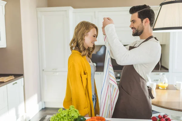 Young couple with aprons — Stock Photo, Image