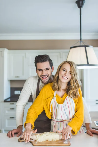 Couple making dough — Stock Photo, Image