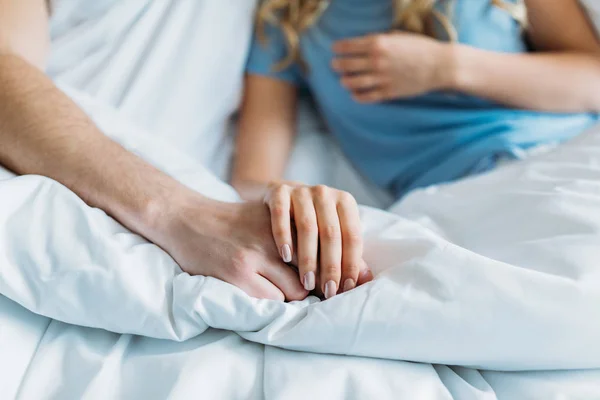 Cropped Image Couple Holding Hands Bed — Stock Photo, Image