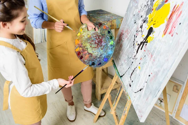 Cropped Image Teacher Pupil Choosing Paint Palette Workshop Art School — Stock Photo, Image