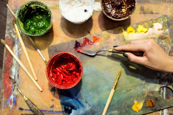 Cropped Image Artist Applying Paint Palette Workshop — Free Stock Photo