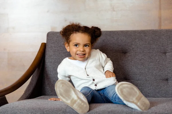 Petite fille afro-américaine — Photo de stock