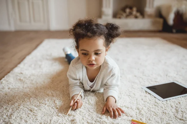 Piccola ragazza afroamericana — Foto stock