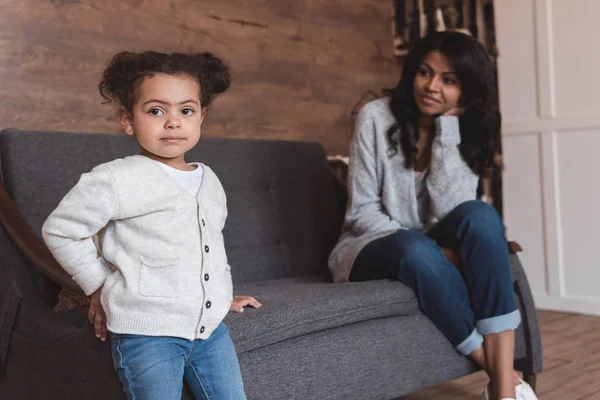 Glückliche Mutter und Tochter — Stockfoto