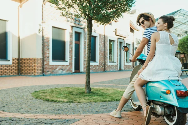 2 couple sitting on scooter — Stock Photo