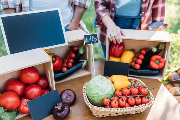 Farmers selling vegetables — Stock Photo