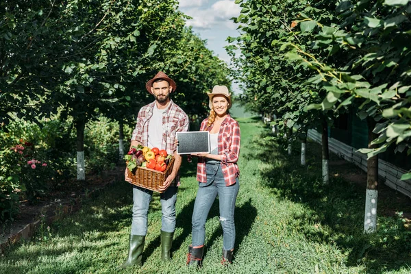 Farmers with harvest and chalkboard — Stock Photo