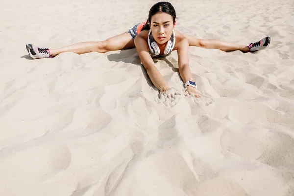 Sportswoman doing split — Stock Photo