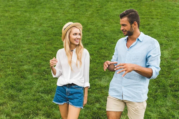 Couple walking on green lawn — Stock Photo