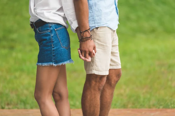 Holding hands — Stock Photo