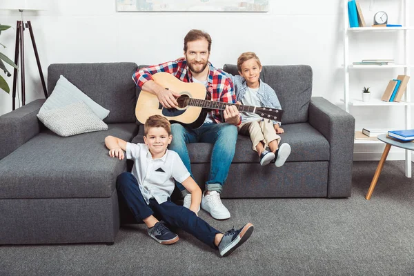 Père avec fils — Photo de stock