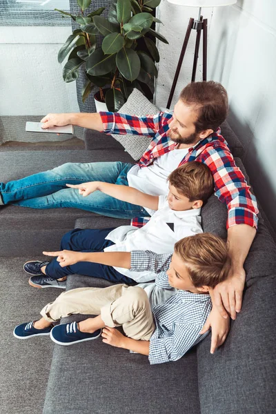 Father with sons watching tv — Stock Photo