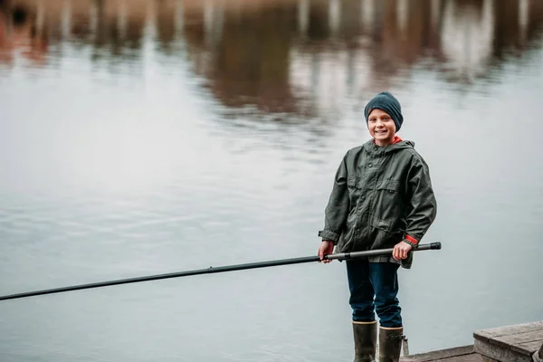 Little boy fishing at lake — Stock Photo