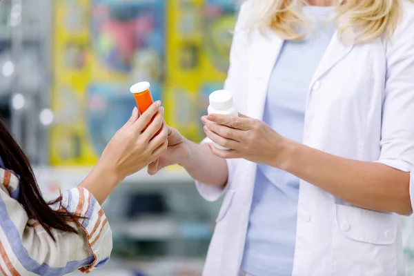 Pharmacist consulting customer in drugstore — Stock Photo