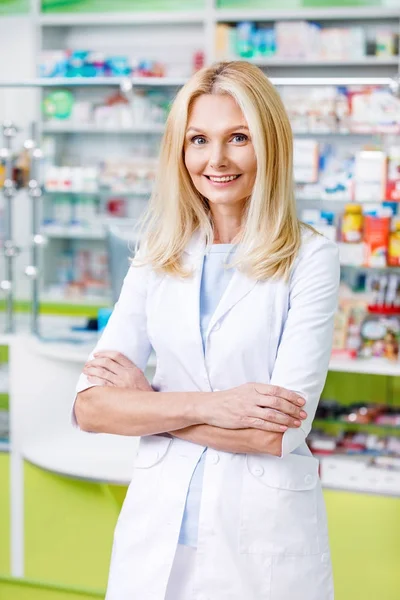 Smiling pharmacist — Stock Photo