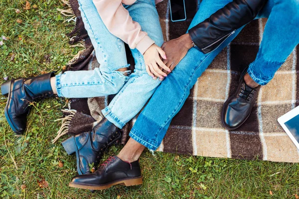 Multicultural couple holding hands — Stock Photo