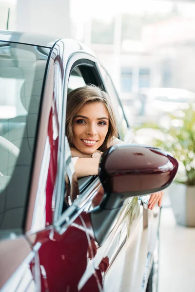 Acheteur voiture — Photo de stock