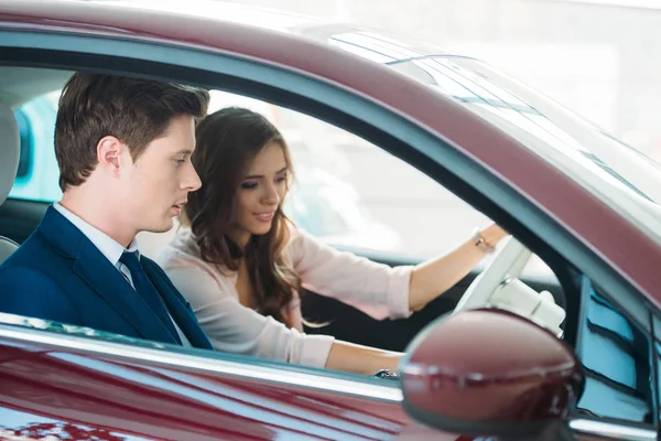 Manager sitting in car with customer — Stock Photo