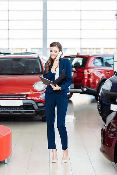 Female manager talking by smartphone — Stock Photo