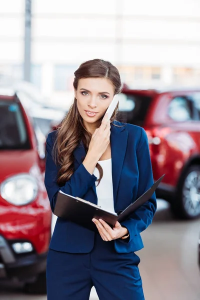 Manager talking by smartphone — Stock Photo