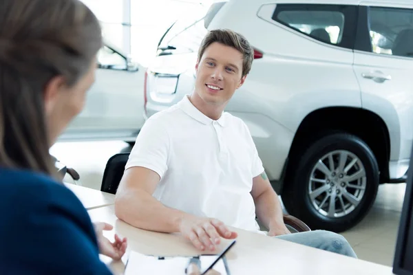 Manager and customer signing documents — Stock Photo