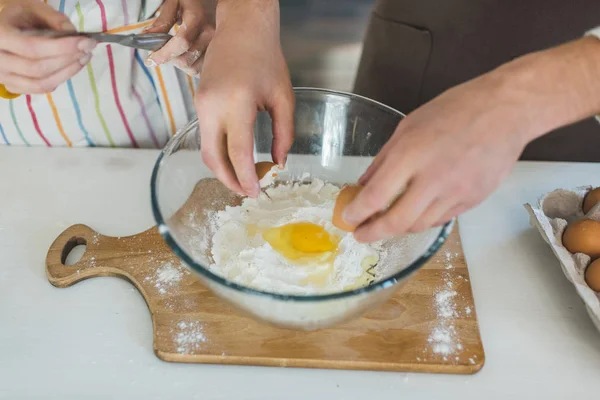 Couple making dough — Stock Photo