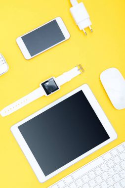 Dijital tablet ve ofis malzemeleri 