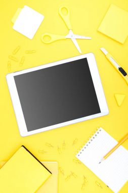 Dijital tablet ve ofis malzemeleri 