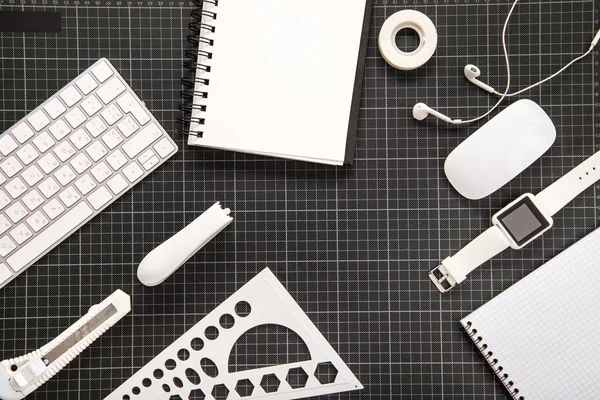 Smartwatch and office supplies — Stock Photo, Image