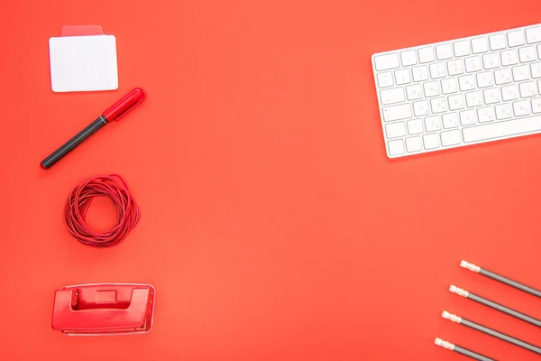 Keyboard and office supplies — Stock Photo, Image