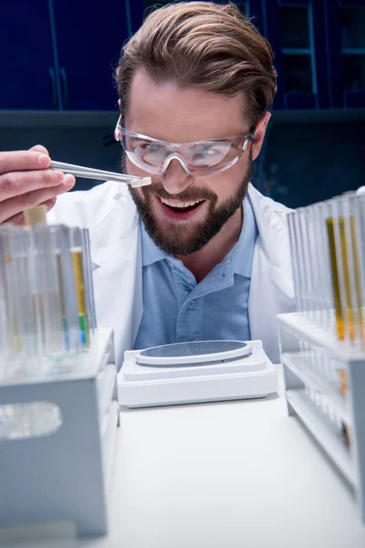 Chemist in goggles with reagents — Stock Photo, Image