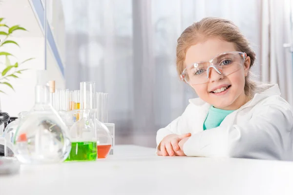 Girl in goggles with flasks — Stock Photo, Image