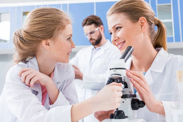 Teachers and student in lab — Stock Photo, Image