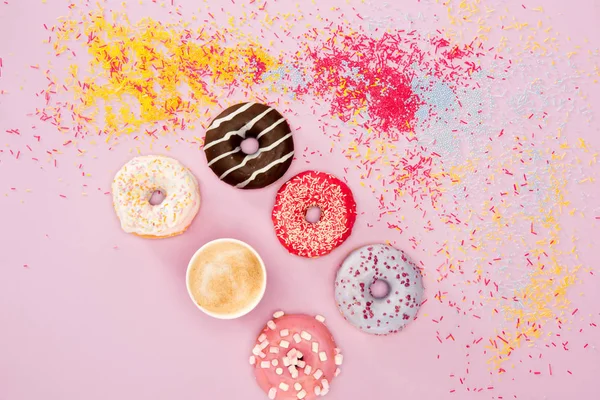 Rosquillas con esmalte dulce diferente — Foto de Stock