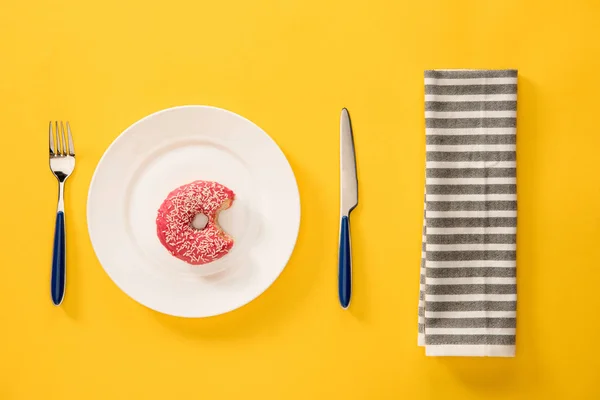 Donut met zoete glazuur — Stockfoto