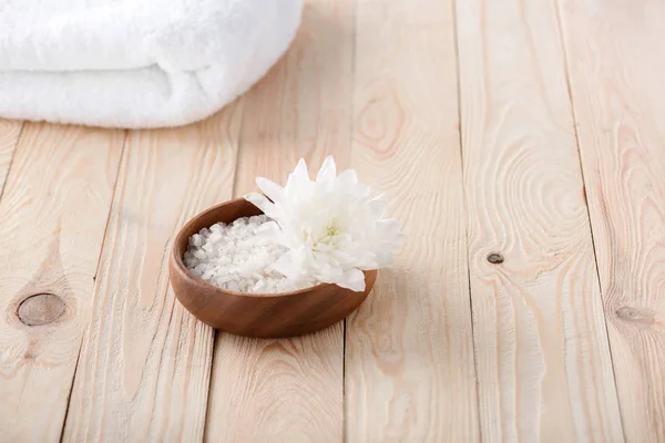 Flower and sea salt — Stock Photo, Image