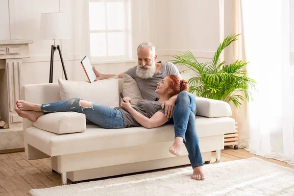 Mature couple with digital devices — Stock Photo, Image