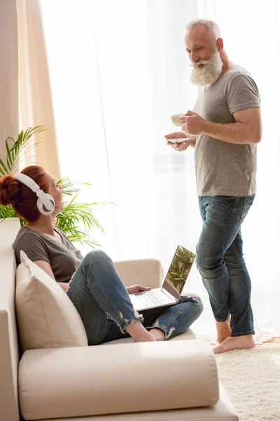 Paar verbringt Zeit miteinander — Stockfoto